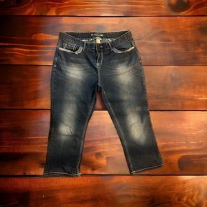 Maurices Crop Pants Women’s Size Size 18reg  Medium Wash Blue Denim